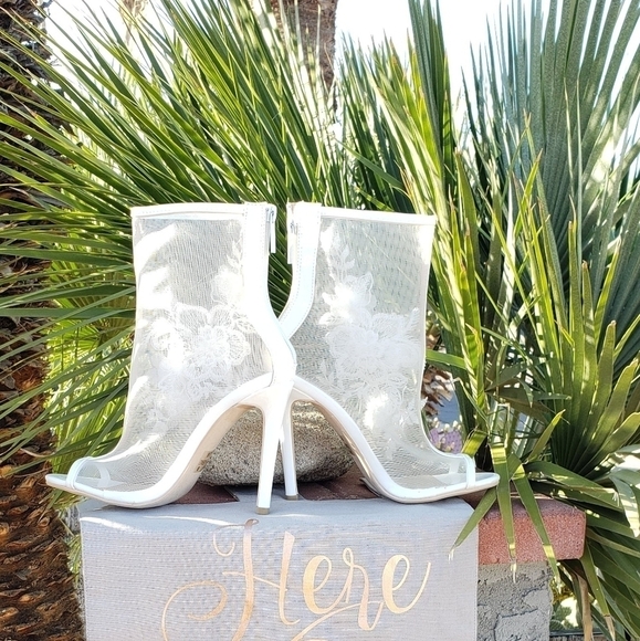 Bridal‎ Booties for the Boho Wilderness - Picture 6 of 11